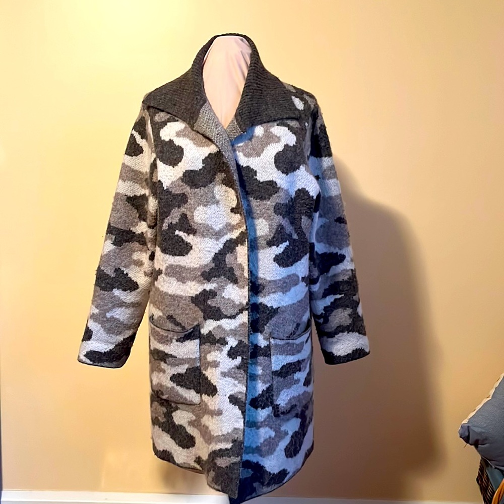 Christian Siriano open front long camo cardigan with pockets